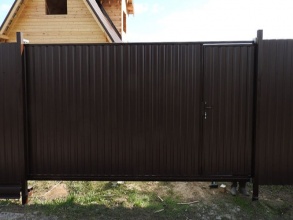 Ворота из профнастила откатные - пример 11 фото в Дзержинском